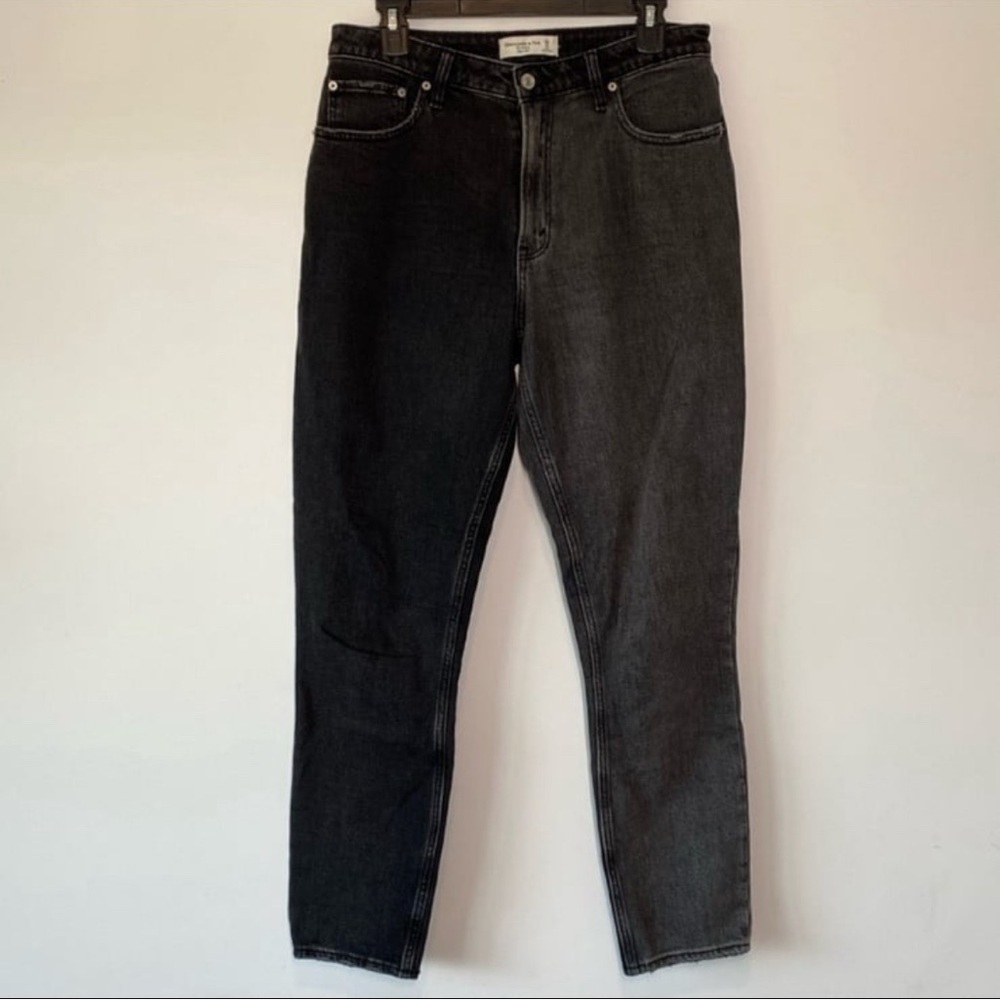 Abercrombie & Fitch Black and Gray Ankle Jeans